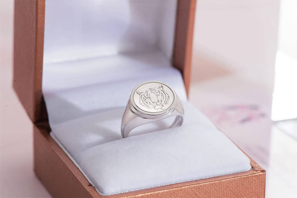 Nhẫn ngón út khắc hình Hổ Little Finger Signet Ring | AME Jewellery