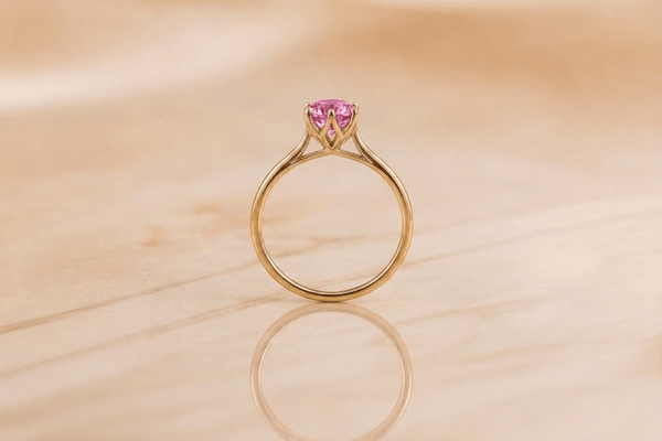 Bague 6 griffes en or jaune 14K et topaze rose naturelle - AME Jewellery.