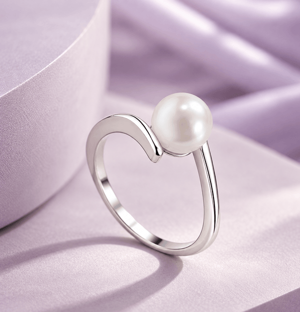 Bague contournement en argent sterling avec perles de culture d'eau douce blanches de 7 mm par AME Jewellery pour femme.