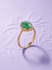 Bague en or jaune 14 carats avec jade jadéite birman forme de cabochon ovale par AME Jewellery 