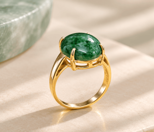 Bague en or jaune 14K et jadéite naturelle taille cabochon ovale - AME Jewellery.