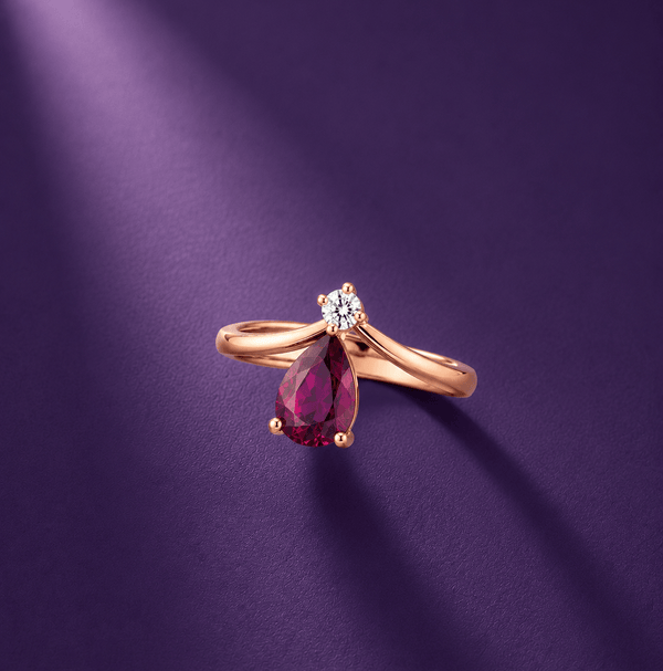 Bague en or rose 14K avec rubis taille poire et diamant naturel - AME Jewellery.