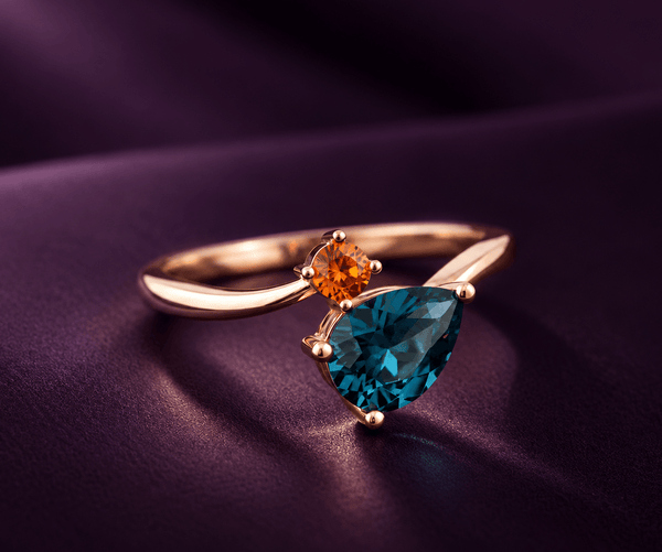 Bague bypass en or rose 14K avec topaze bleue de Londres et saphir orange naturels - AME Jewellery