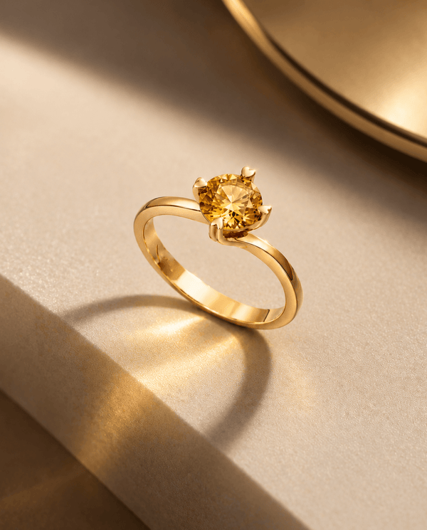Bague solitaire torsadée en citrine naturelle en or jaune 14K - AME Jewellery.