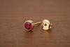 Boucle d'oreille lunette en or jaune 14 carats pour homme avec des rubis par AME Jewellery