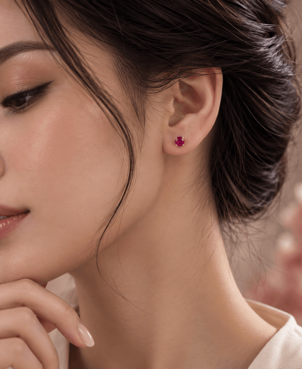 Boucles d'oreilles à 4 griffes en or rose 14K et rubis naturels - AME Jewellery.
