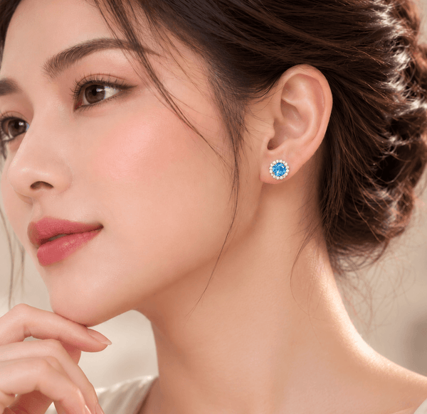 Boucles d'oreilles halo en argent sterling et topaze bleue naturelle – AME Jewellery.