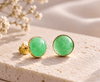 Boucles d'oreilles lunettes en or jaune 14 carats avec jade jadéite birmane, forme de demi-rondes par AME Jewellery.