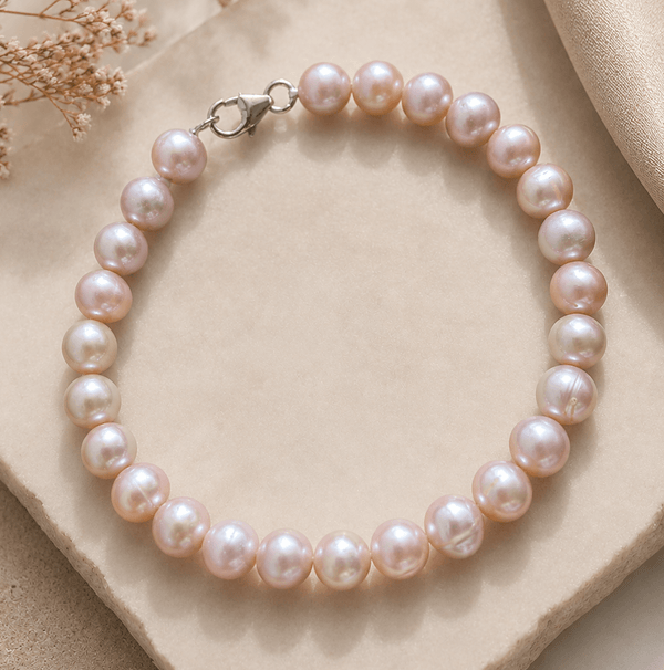Bracelet brin de perles de culture d'eau douce lavande avec fermoir en argent sterling par AME Jewellery.