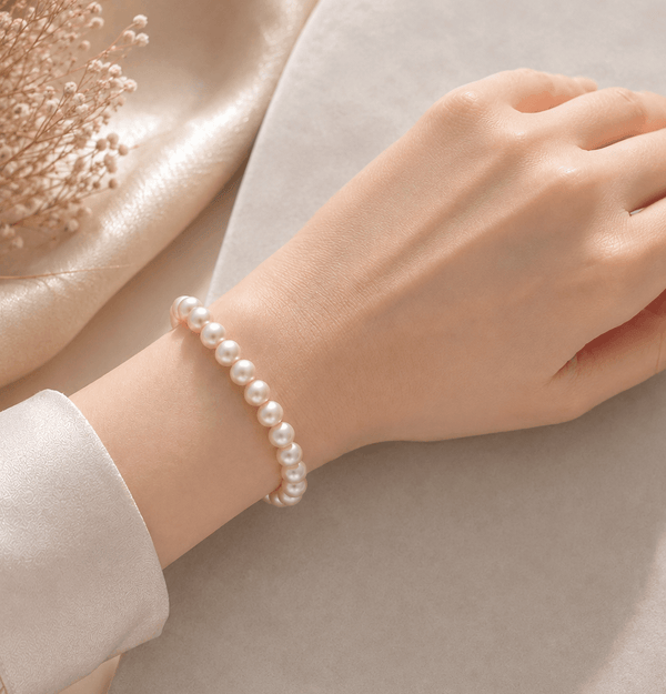Bracelet de perles de culture d'eau douce blanches avec fermoir en argent sterling par AME Jewellery
