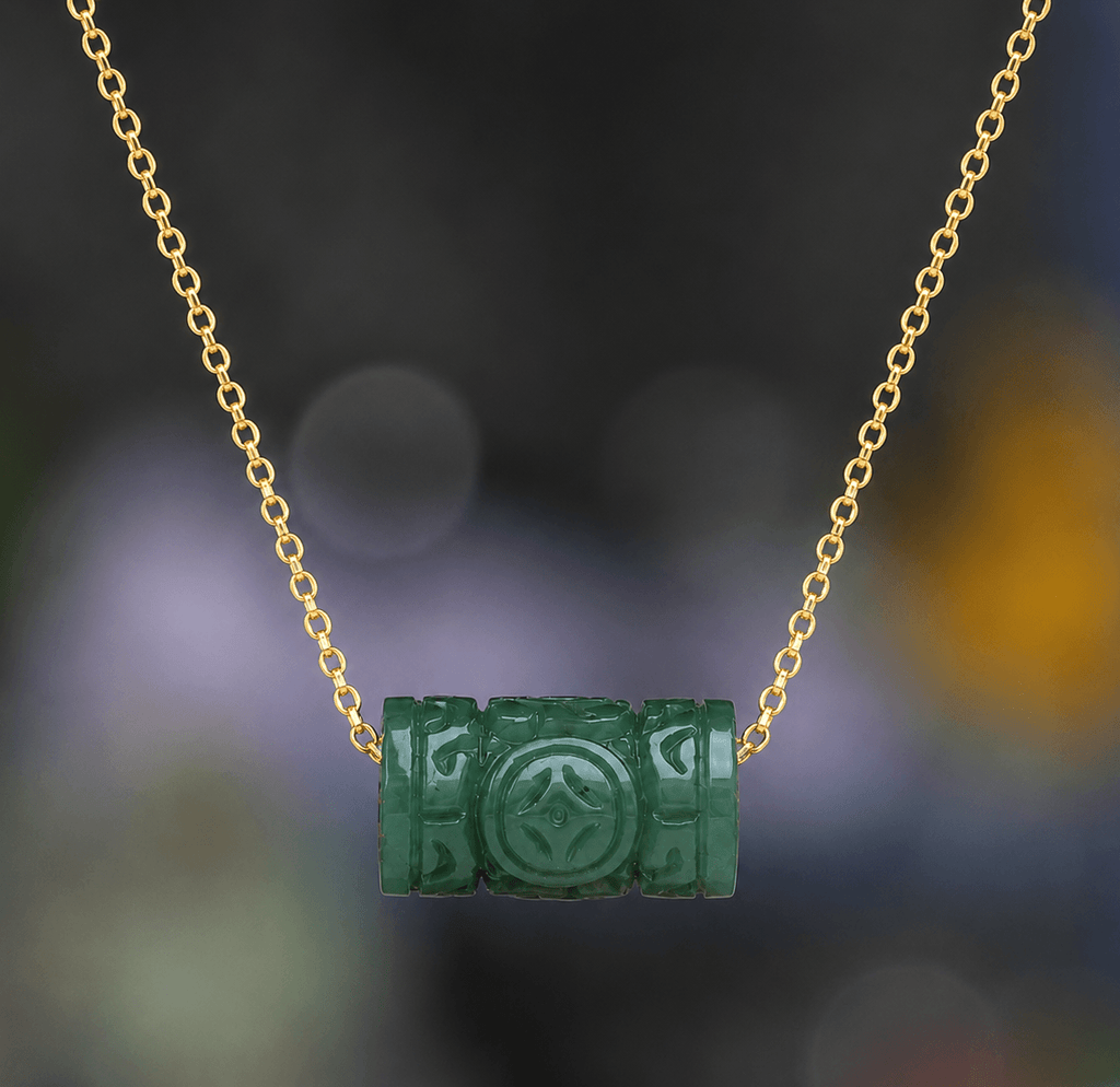 Collier chaîne en or jaune 14 carats avec Lu Lu Tong en jade néphrite naturel par AME Jewellery.