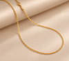 Le collier chaîne à maillons porte-bonheur en or jaune 14 carats par AME Jewellery est une pièce de joaillerie élégante et symbolique, conçue pour représenter la chance, la prospérité et l'énergie positive.