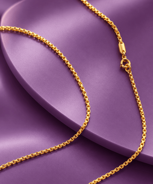 Collier chaîne à maillons carrés en or jaune 14 carats par AME Jewellery pour femme. 