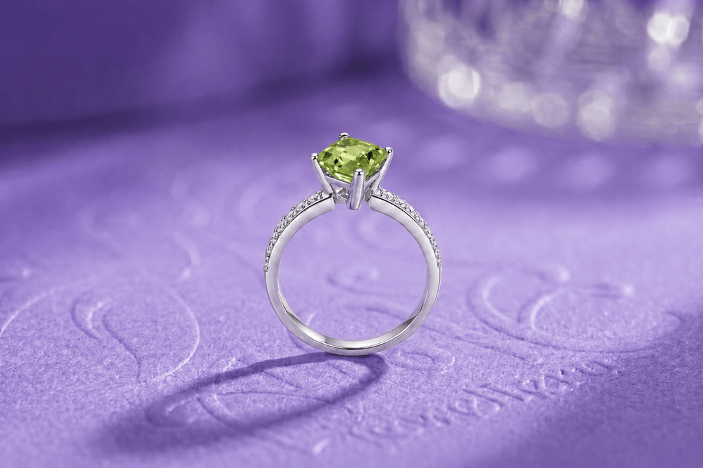 Nhẫn nữ bạc cao cấp đá quý tự nhiên Peridot cushion của AME Jewellery. 