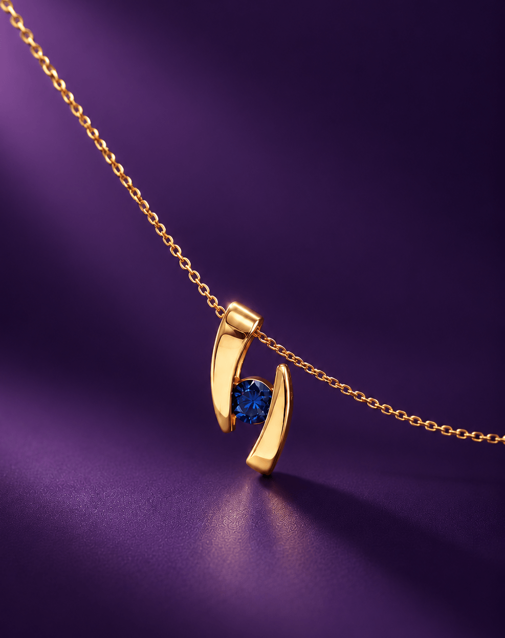 Collier pendentif en or jaune 14 carats avec Saphir naturel par AME Jewellery.