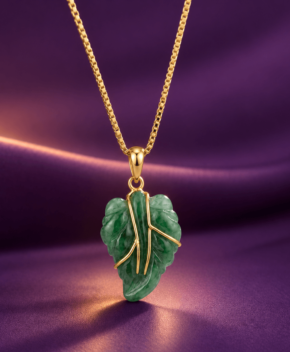Pendentif feuille en jadeite de Birmanie, or jaune 14K - AME Jewellery,