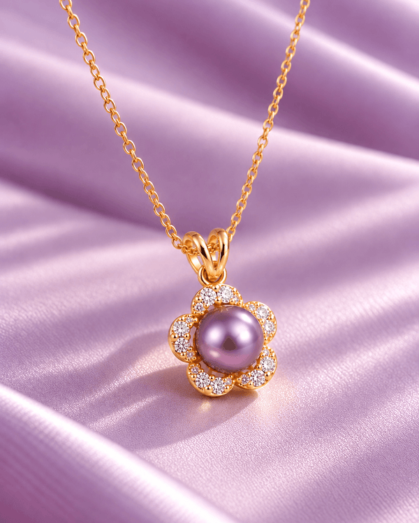 Collier pendentif fleur d'abricot en or jaune 14 carats avec perle d'eau douce aubergine par AME Jewellery pour femme.