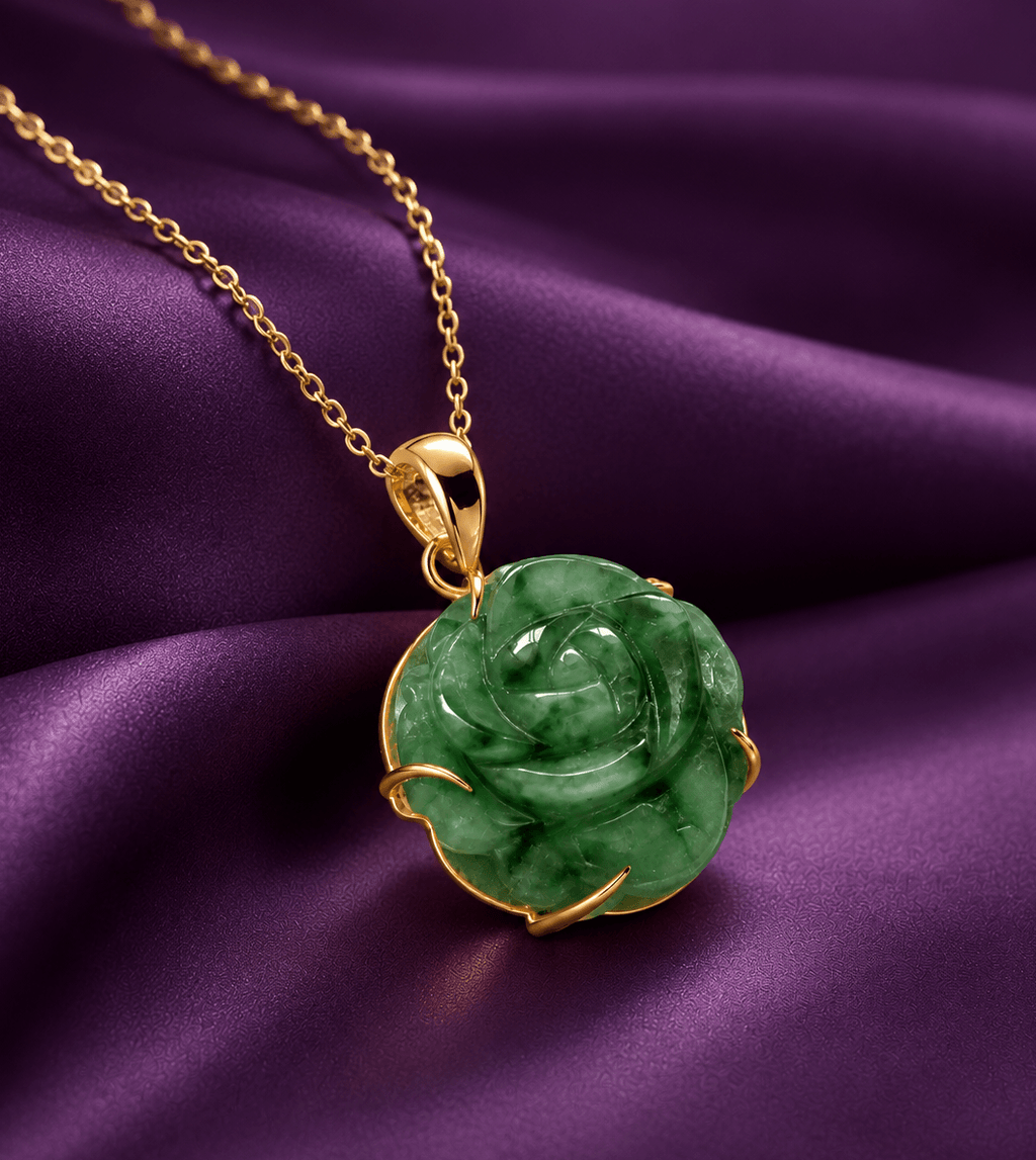 Collier pendentif fleur de rose en jadeite du Myanmar, en or jaune 14K - AME Jewellery