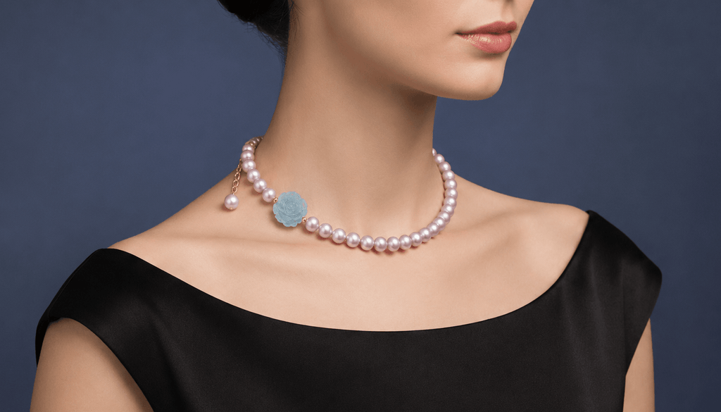 Vòng cổ chuỗi Ngọc trai nuôi nước ngọt lavender và Aquamarine chạm khắc hoa hồng, khóa bằng vàng 14K.