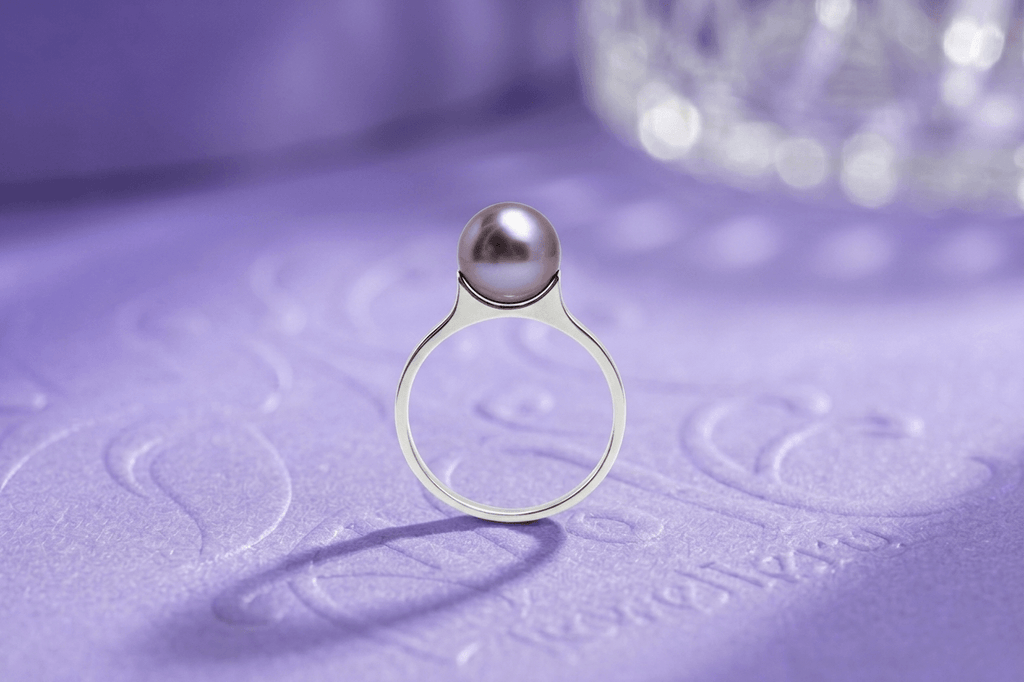 Bague en or blanc 10K avec perle d'eau douce aubergine par AME Jewellery