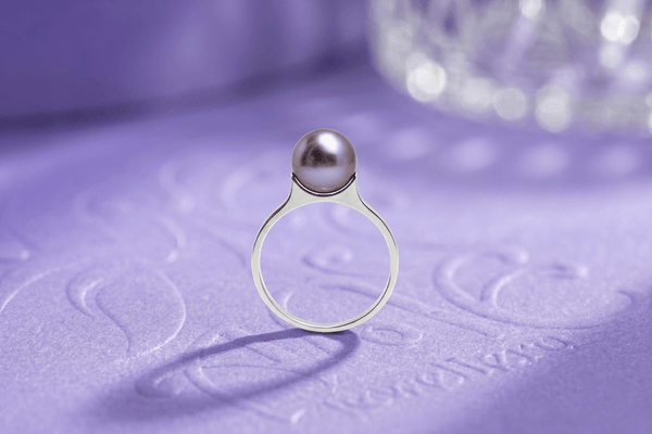 Bague en or blanc 10K avec perle d'eau douce aubergine par AME Jewellery