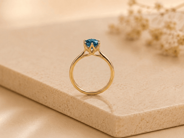 Bague torsadée en topaze bleue de Londres en or jaune 14K - AME Jewellery