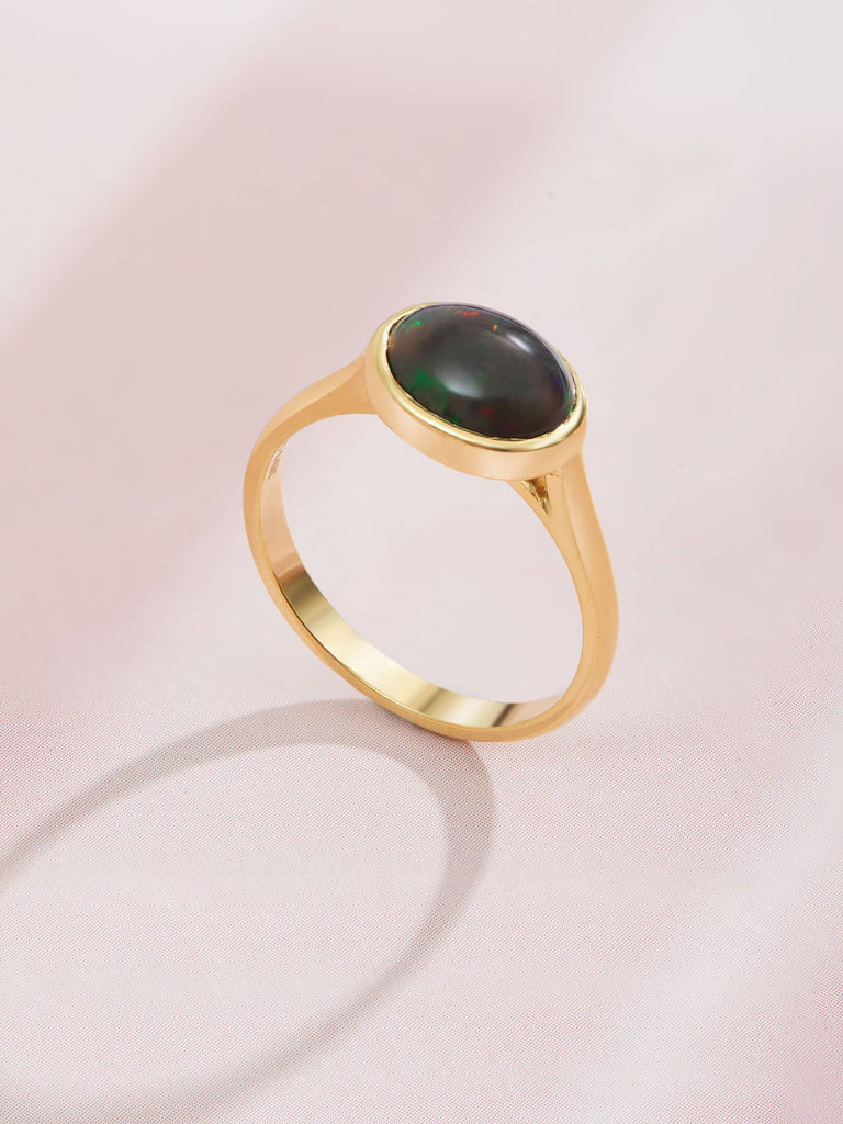 Nhẫn Vàng Đá quý tự nhiên Black Opal Bezel Ring in 14K Yellow Gold | AME Jewellery