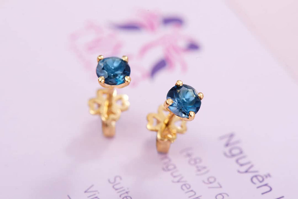 Bông tai Vàng Đá quý thiên nhiên London Blue Topaz 4-Prong Earrings 14K Yellow Gold | AME Jewellery