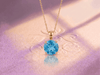 Pendentif en or jaune 14K et topaze bleue naturelle – AME Jewellery.