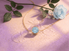 Le pendentif en zircon bleu naturel serti clos, signé AME Jewellery.