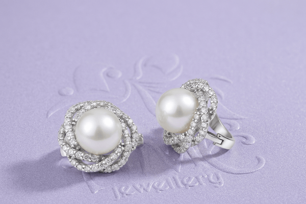 Bông tai Ngọc trai trắng White Freshwater Pearl Halo Nest Earrings by AME Jewellery