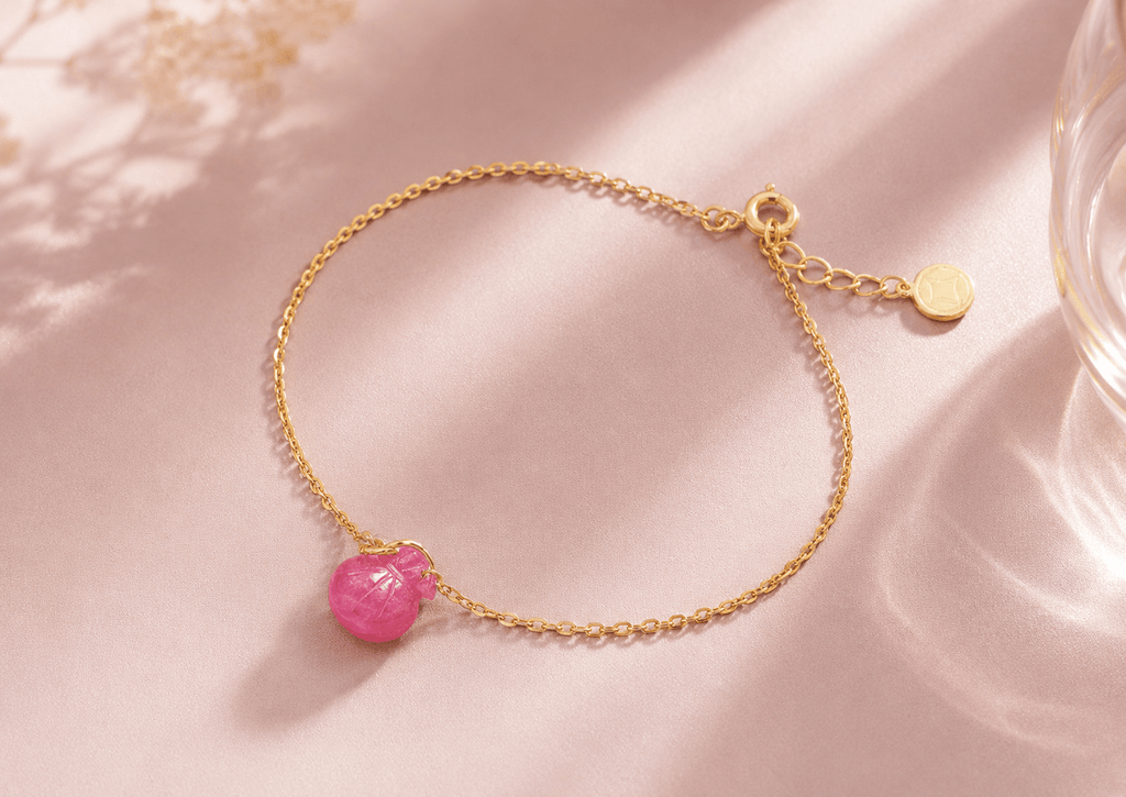 Bracelet en or jaune 14K avec sac d’argent en rubis - AME Jewellery