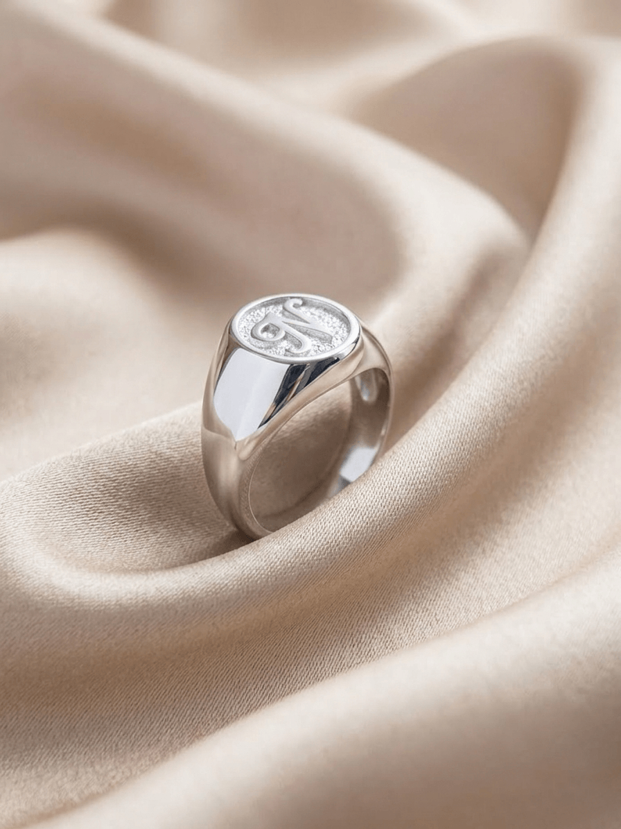 Chevalière personnalisée avec monogramme en argent sterling - AME Jewellery