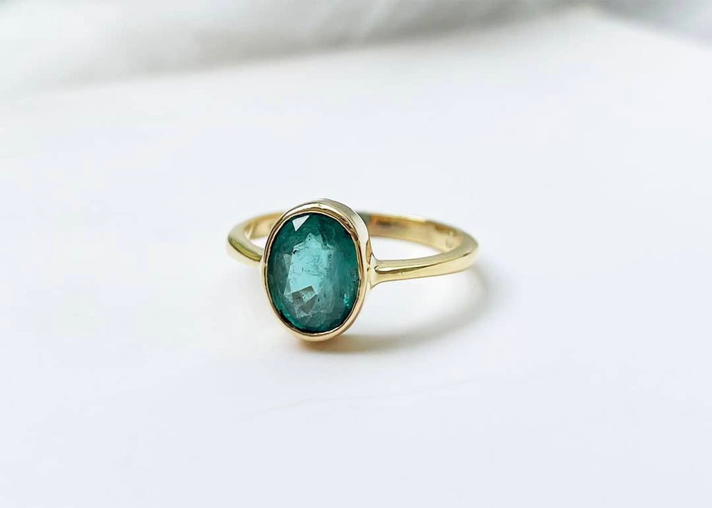 Nhẫn Vàng Đá quý thiên nhiên Emerald Bezel Ring in 14K Yellow Gold | AME Jewellery