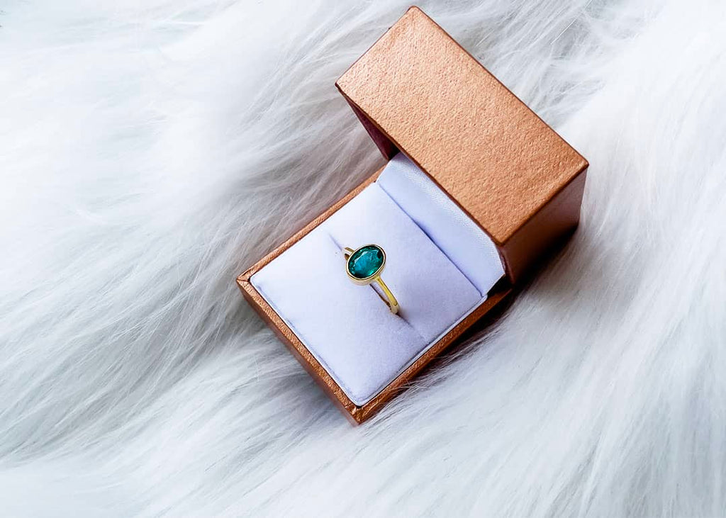 Nhẫn Vàng Đá quý thiên nhiên Emerald Bezel Ring in 14K Yellow Gold by AME Jewellery