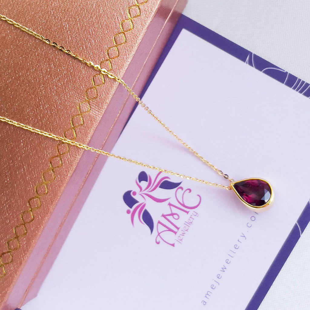 Mặt dây chuyền Vàng Đá quý tự nhiên Pear-cut Red Garnet Bezel Pendant in 14K Yellow Gold | AME Jewellery