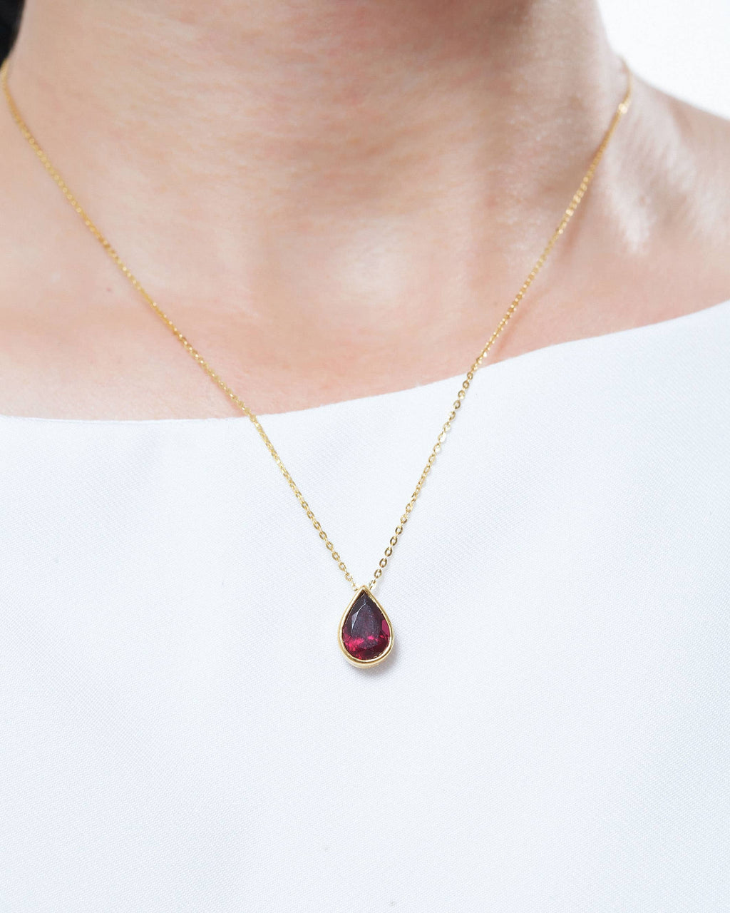 Mặt dây chuyền Vàng Đá quý tự nhiên Pear-cut Red Garnet Bezel Pendant in 14K Yellow Gold by AME Jewellery