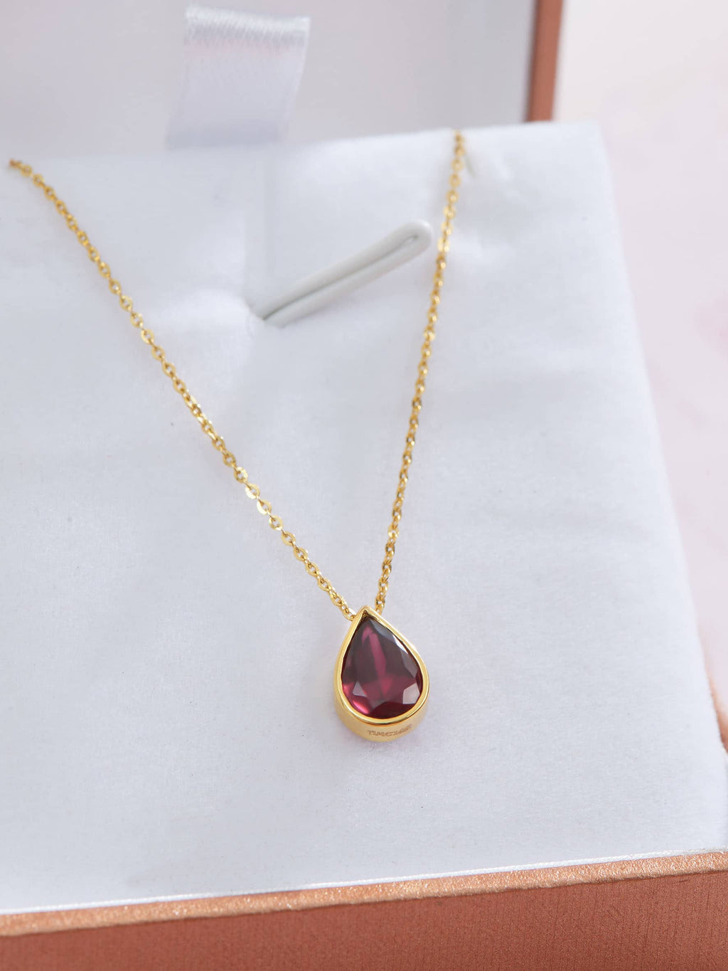 Mặt dây chuyền Vàng Đá quý tự nhiên Pear-cut Red Garnet Bezel Pendant in 14K Yellow Gold | AME Jewellery