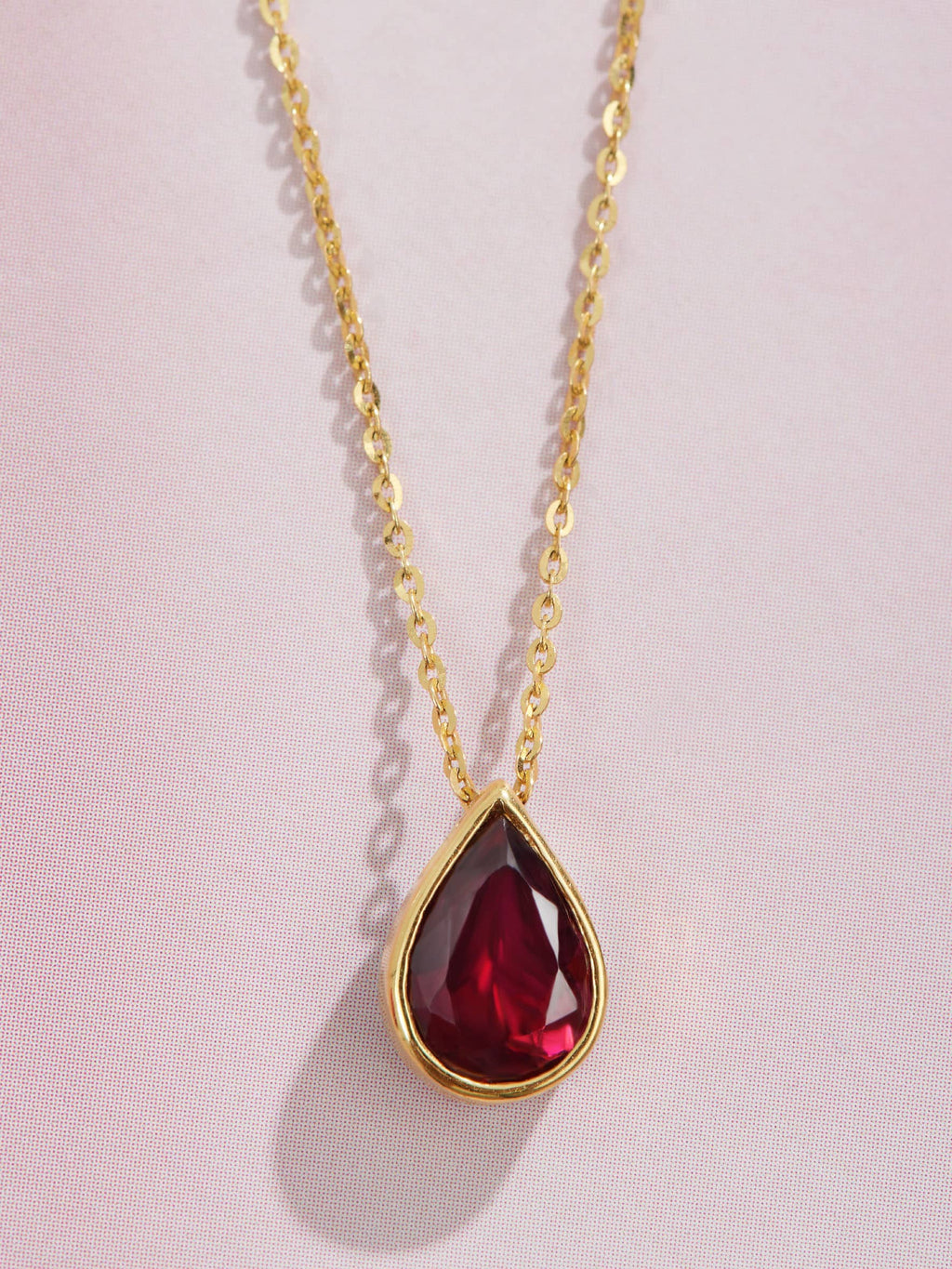 Mặt dây chuyền Vàng Đá quý tự nhiên Pear-cut Red Garnet Bezel Pendant in 14K Yellow Gold | AME Jewellery