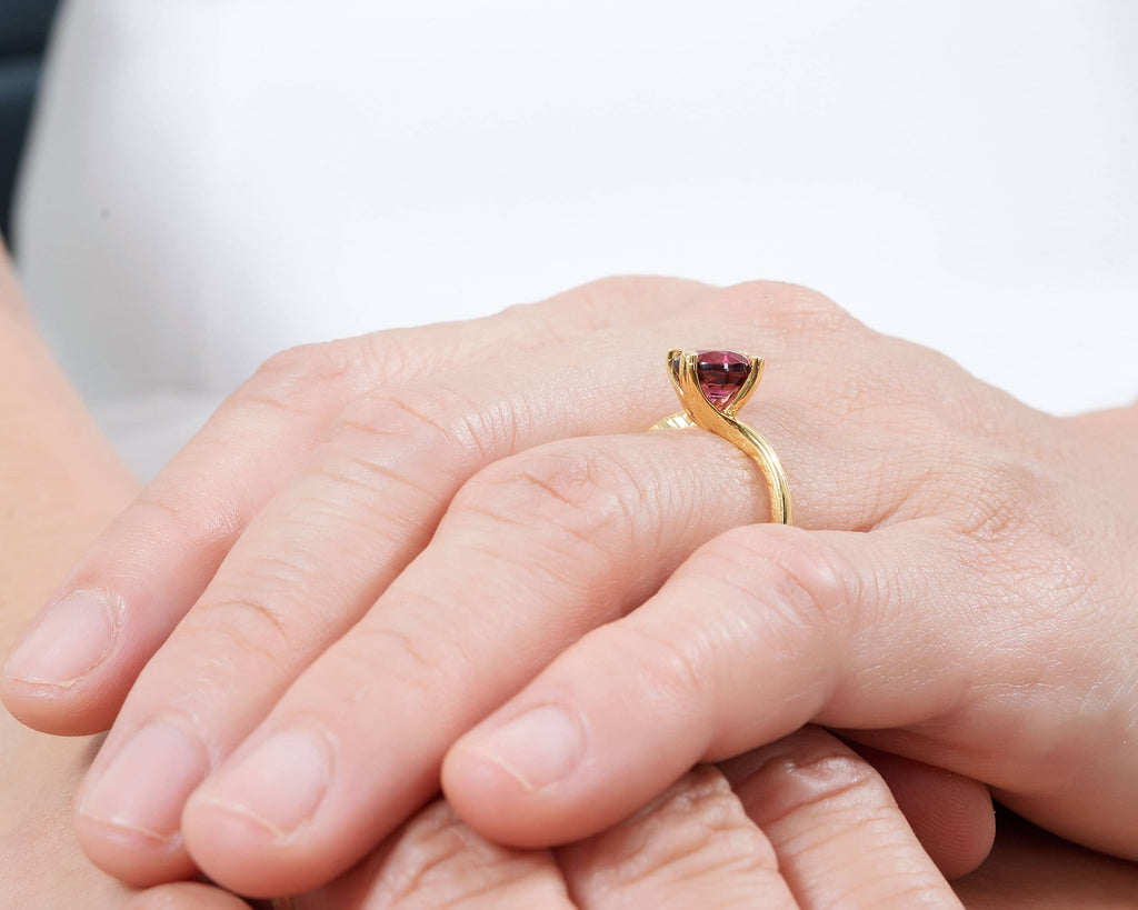 Nhẫn nữ Vàng Đá quý tự nhiên Garnet Twist Solitaire Ring in 14K Yellow Gold by AME Jewellery