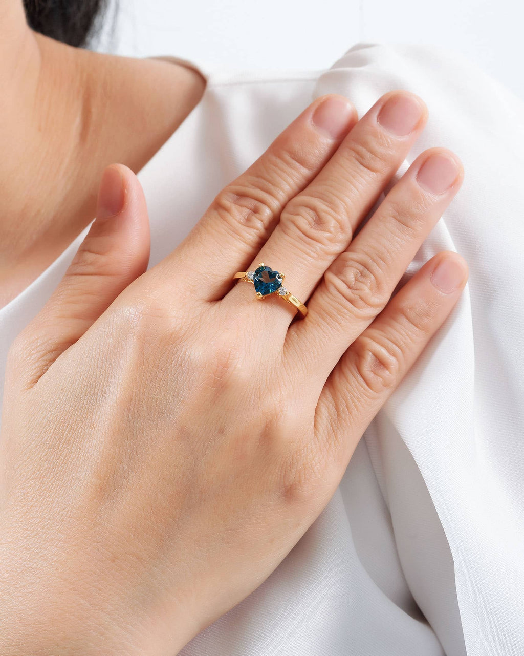 Nhẫn nữ Vàng Đá quý tự nhiên Heart-cut London Blue Topaz Ring in 14K Yellow Gold by AME Jewellery