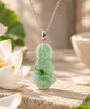 Pendentif en Bouddha Guanyin en jadéite naturelle (翡翠 Fěicuì) - AME Jewellery.