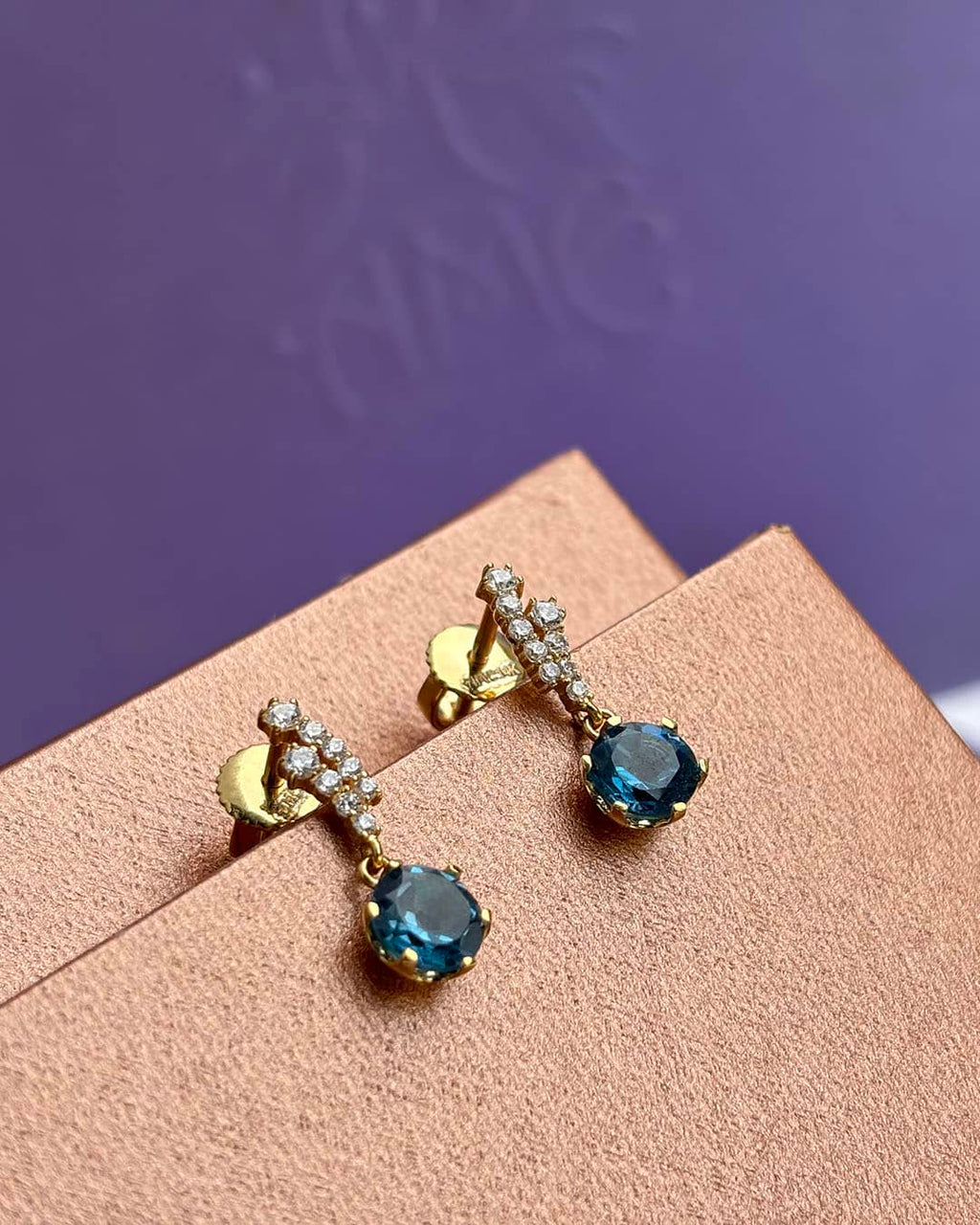 Bông tai Vàng Đá quý tự nhiên London Blue Topaz Earrings in 14K Yellow Gold by AME Jewellery