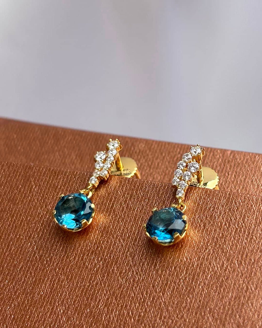 Bông tai Vàng Đá quý tự nhiên London Blue Topaz Earrings in 14K Yellow Gold by AME Jewellery