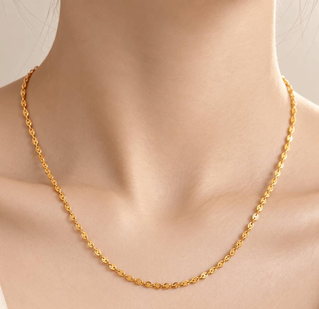 The Lucky Money Link Chain Necklace in 14-karat Yellow Gold by AME Jewellery is a stylish and symbolic jewelry piece designed to represent good fortune, prosperity, and positive energy.