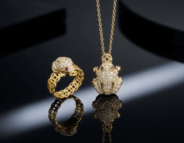 The Money Frog two-piece Jewelry Set in 14-karat Yellow Gold by AME Jewellery 