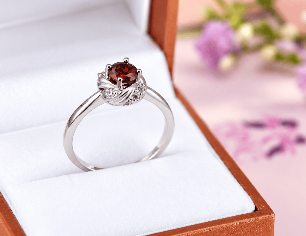 Nhẫn nữ đá quý tự nhiên Red Garnet - AME Jewellery
