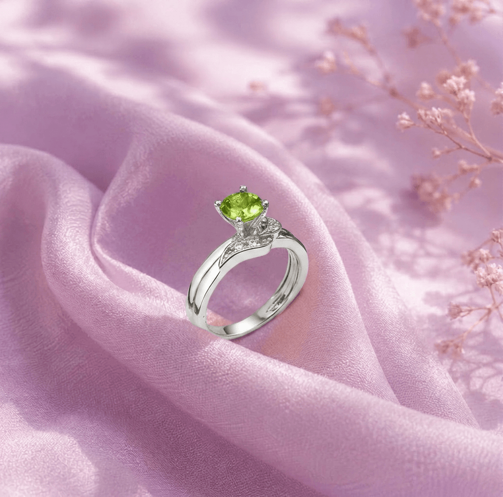 Nhẫn nữ đá quý tự nhiên Peridot chiếc lá - AME Jewellery