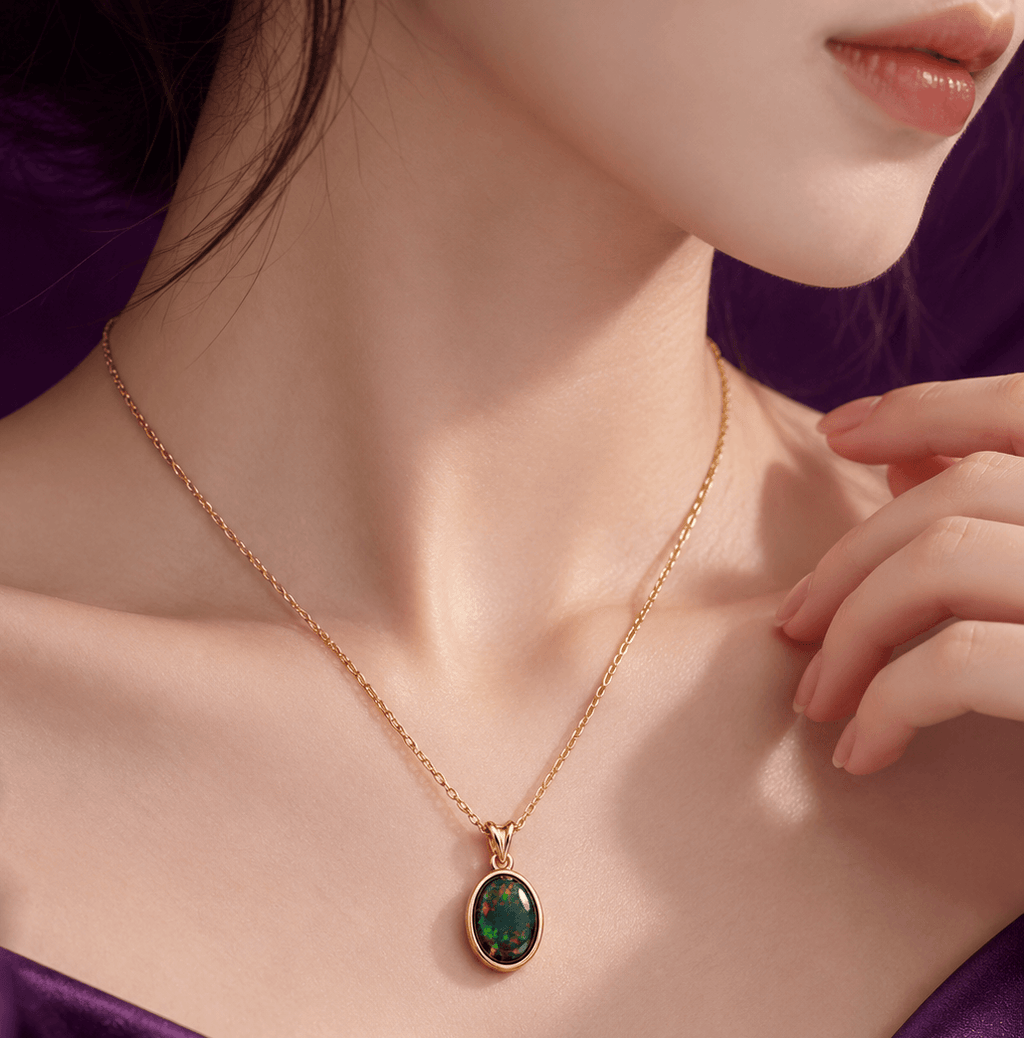Pendentif lunette en or jaune 14K avec opale noire - AME Jewellery