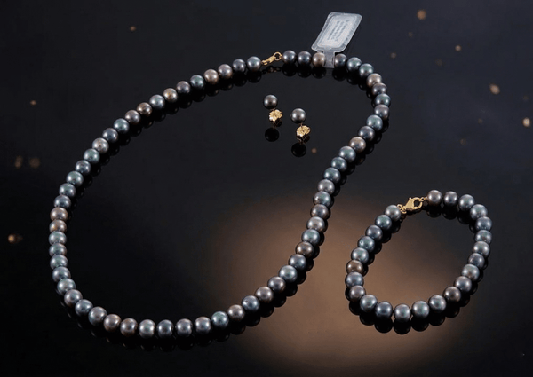  Peacock Freshwater Cultured Pearls Strand Jewelry three-piece Set with 14-karat Yellow Gold Clasp by AME Jewellery